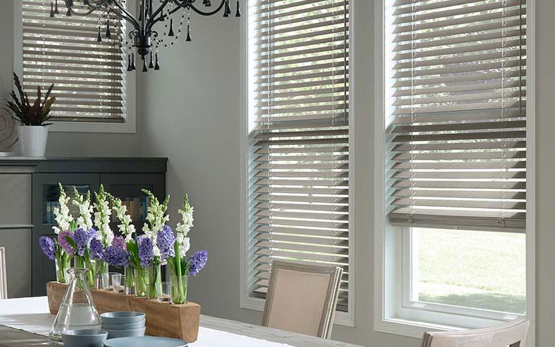 gray-wood-blinds-in-dining-room-img